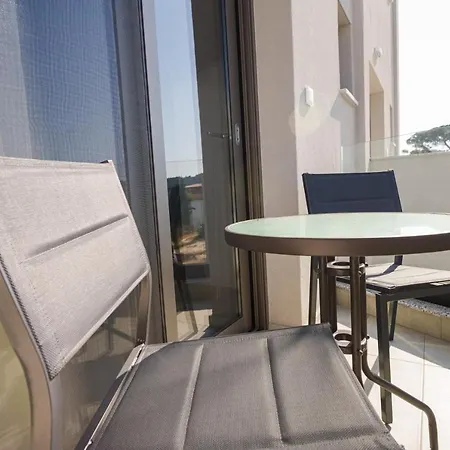 Niso Apartment *