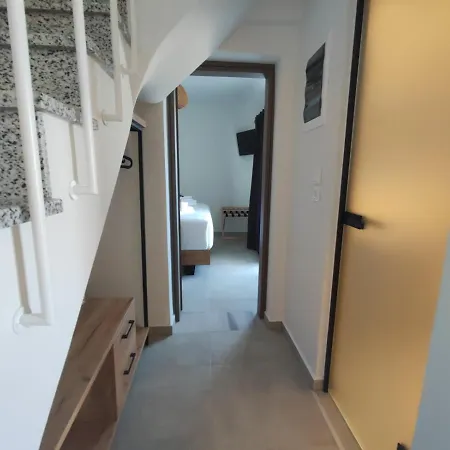 Niso Apartment *