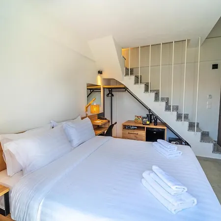 Niso 스키아토스 타운