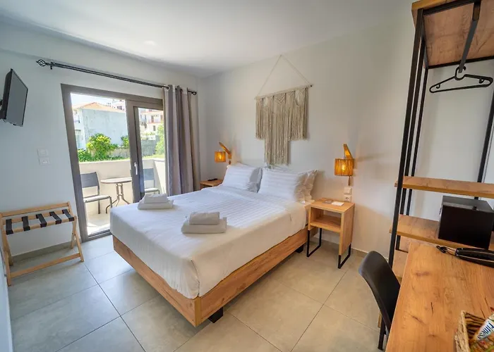 Niso * Città di Skiathos