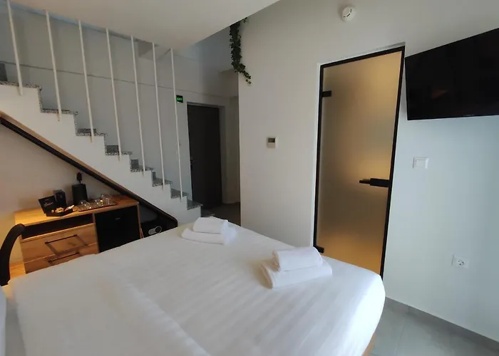 Niso Σκιάθος Πόλη